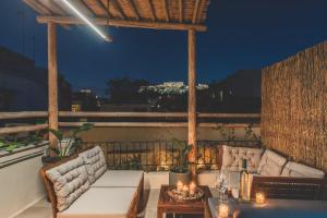 Luxury Apartment with Acropolis View Terrace and Jacuzzi - Living Stone Moonstone