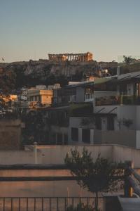 Luxury Apartment with Acropolis view Terrace and Jacuzzi in the Heart of Athens - Living Stone Azurite