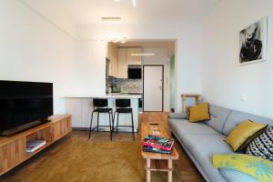 Luxury 1-Bedroom Apartment by the Sea in Athens