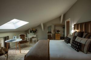 Villas Maison Toscane in a remarkable village - heated pool, jacuzzi, billiard & ensuite luxury bedrooms : photos des chambres