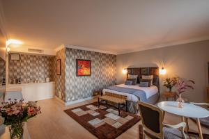 Villas Maison Toscane in a remarkable village - heated pool, jacuzzi, billiard & ensuite luxury bedrooms : photos des chambres