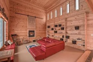 Spacious Soldotna Home with Mackey Lake Views! - Sterling