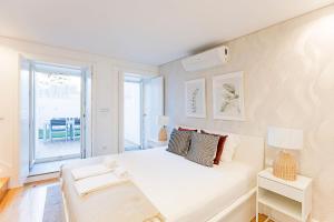 Wonderful Duplex w Patio & AC by LovelyStay
