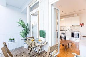Wonderful Duplex w Patio & AC by LovelyStay