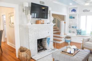 Pass-A-Grille Key West Style Main House Pool BBQ