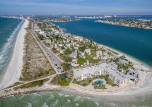 Pass-A-Grille St Pete Beach 3-2 WiFi Parking