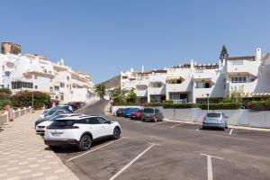 UrbanChicMalaga Sea ViewYear Pool 10m from Beach and Shops in Torremuelle