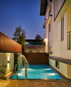 Drizzle Resort with Swimming pool Near Maapro Garden