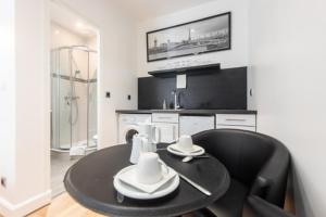 NEAR EIFFEL TOWER...CUTE LITTLE STUDIO