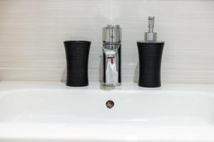 NEAR EIFFEL TOWER...CUTE LITTLE STUDIO