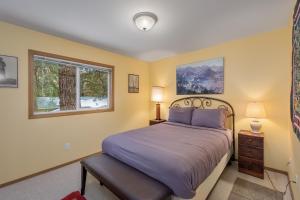 Suite Serenity Condo by NW Comfy Cabins