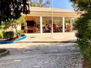 Flamingos Apartment with 2 swimming pool com check in e check out ao domingo em julho e agosto