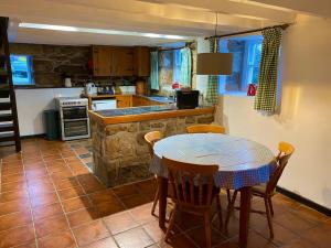 Beautiful Cornish barn in the stunning Lamorna valley with large garden