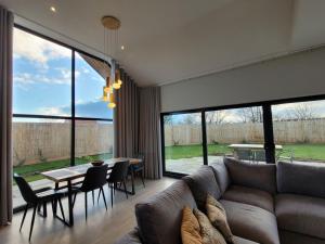 Castle Hill Barn, Ashlin Farm Barns