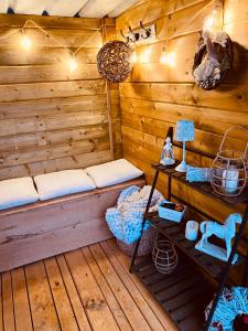 Cabane au style scandinave et son bain nordique