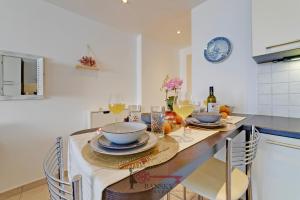 Cuore di Rose Parking - Welcome Set, Netflix, for 4 Persons -By EasyLife Swiss