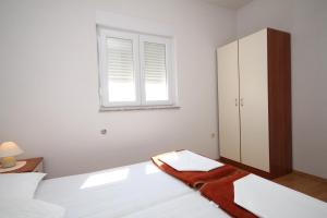 Apartments with a parking space Pag - 6525