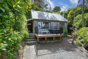 Bushside Cottage - Akaroa Holiday Home - Duvauchelle