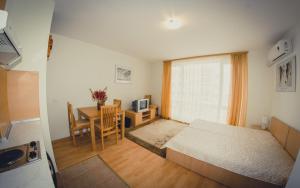  One-Bedroom Apartment with Balcony ( 2 Adults + 2 Children) room in Privillege Fort Noks Beach Apartments