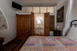 Hotels Les Remparts - Venasque : photos des chambres