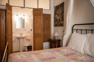 Hotels Les Remparts - Venasque : photos des chambres