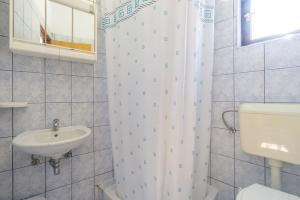 Apartment and Room Bacic