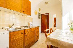 Apartment and Room Bacic