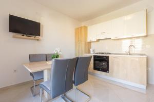 Apartment and Room Bacic 