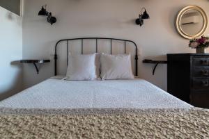 Hotels Les Remparts - Venasque : photos des chambres