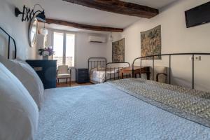 Hotels Les Remparts - Venasque : photos des chambres