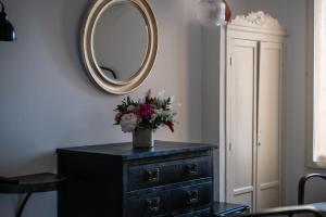 Hotels Les Remparts - Venasque : photos des chambres