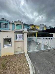 Homestay D Senai Airport Johor Bahru ForMuslim - Selong Village