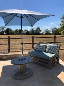Maisons de vacances Country house with swimming pool Le Moulinas : photos des chambres