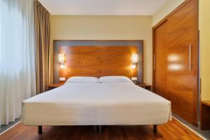 Family Room (2 Adults + 2 Children) room in F&G Logroño