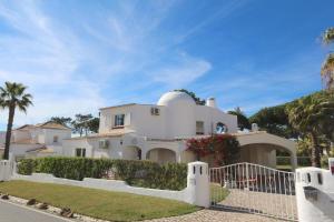 Traditional Portuguese Villa 5 Bedrooms Villa Girassol Prime Location Close To Restaurants Bars Vilamoura