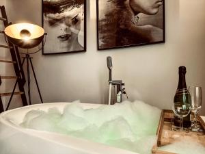 Apartment Premium Jacuzzi for couples, Old Town