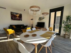 Holidays2Malaga Alta Downtown Pool Paddle and Parking New building