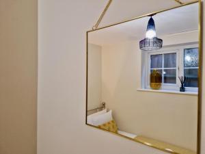 Stylish Luxury Serviced Apartment next to City Centre with Free Parking - Contractors & Relocators