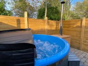 The Secret Garden - Hot Tub North Coast Stay - Garvagh