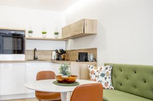 Apartment MOLO with a terrace, garden and a heated pool