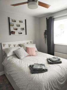 A Pebbles Throw - 300m from the beach.