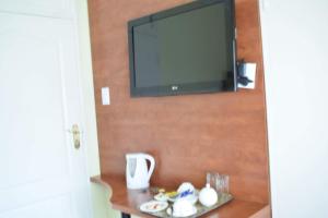 Lalela House Boutique Guesthouse - Rosebank - Near Sandton - Free Wifi & Secure Parking