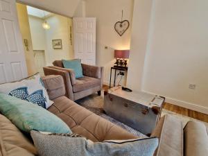 Spacious Luxury Serviced Apartment next to City Centre with Free Parking - Contractors & Relocators