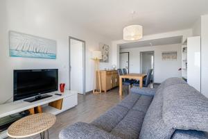 Appartement vue mer, 3 chambres, climatisation, WiFi, plage à pied