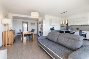 Appartement vue mer, 3 chambres, climatisation, WiFi, plage à pied