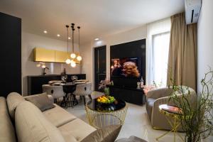 Villa Nina - Apartments with pool near the sea