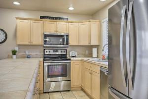 Beautiful St George Condo about 5 Mi to Downtown!