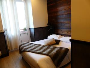 Hotels Logis Hotel Des Bains : photos des chambres