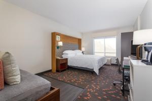 Standard King Room with Mobility Accessible Tub room in Holiday Inn Winter Haven an IHG Hotel