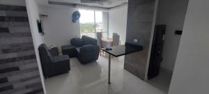 HERMOSO APARTAMENTO CON BALCON, 3 Alcobas, 2 baños
